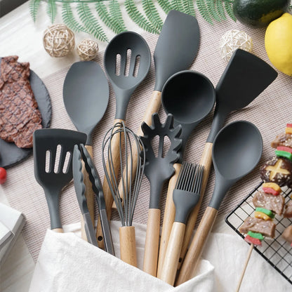 Titolo:
Set di 12 Utensili da Cucina in Silicone Antiaderenti con Manico in Legno